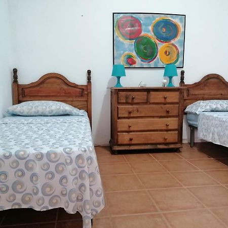Habitacion En Un Bajo 2 Camas Individual Casa Compartida Abades  Exteriör bild