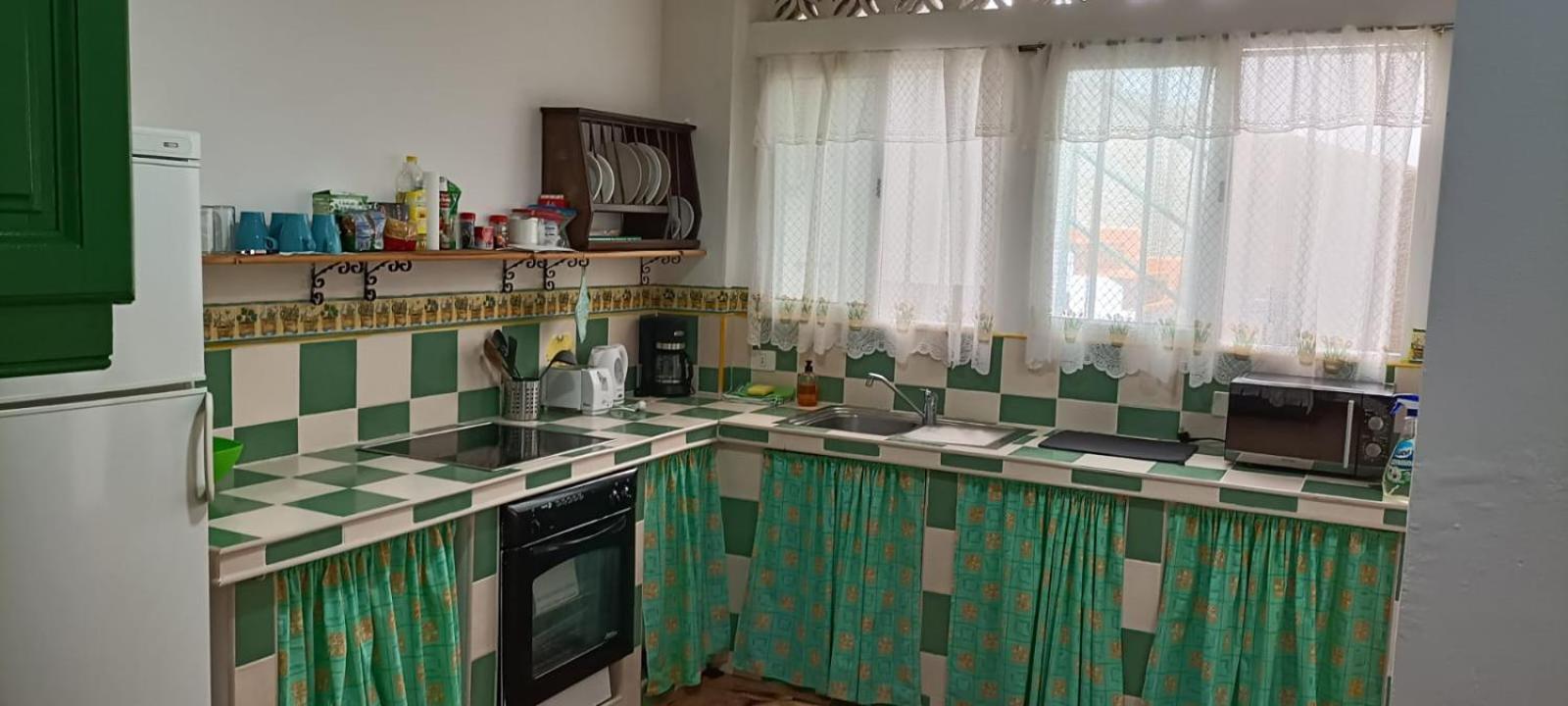 Habitacion En Un Bajo 2 Camas Individual Casa Compartida Abades  Exteriör bild