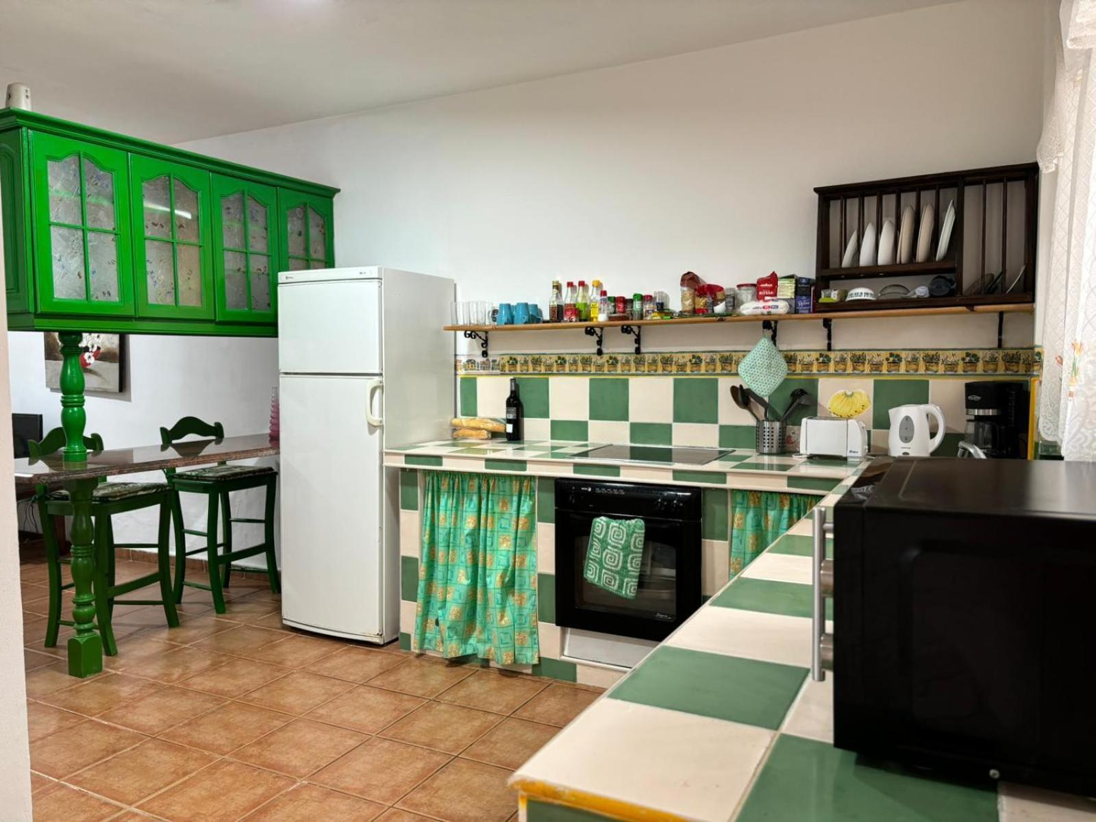 Habitacion En Un Bajo 2 Camas Individual Casa Compartida Abades  Exteriör bild
